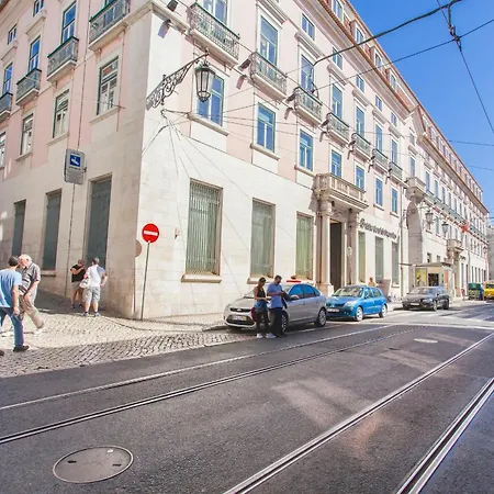 Bairro Alto Living 2bdr Duplex By Lovelystay *