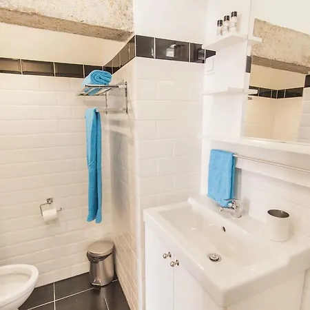 Lovelystay - Cosy Bairro Alto Duplex Apartment