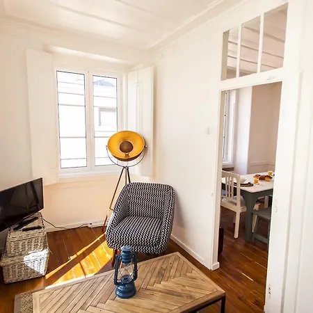Bairro Alto Living 2bdr Duplex By Lovelystay