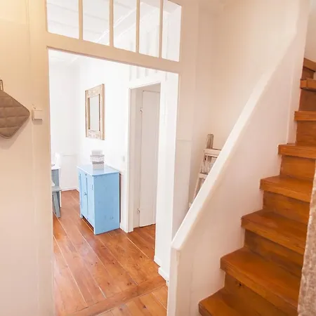 Lovelystay - Cosy Bairro Alto Duplex Лиссабон