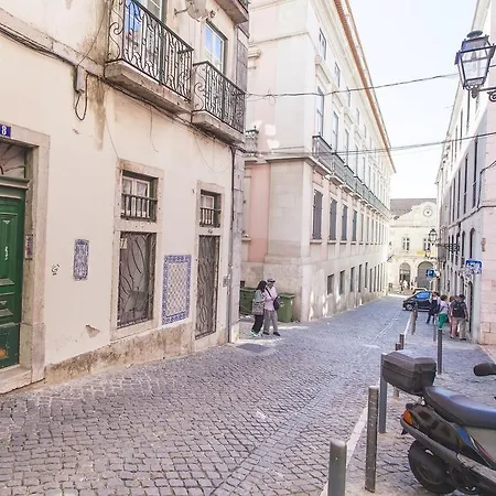 Lovelystay - Cosy Bairro Alto Duplex Апартаменты